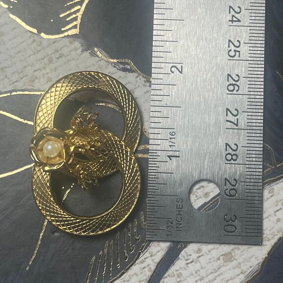 Vintage gold tone double circle flower bouquet faux pearl brooch pin D2 - Picture 5 of 8